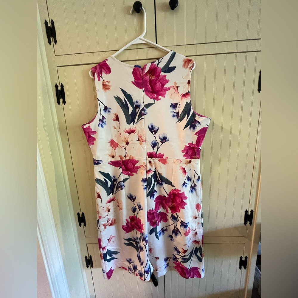 Floral Dress - Picture 2 of 6